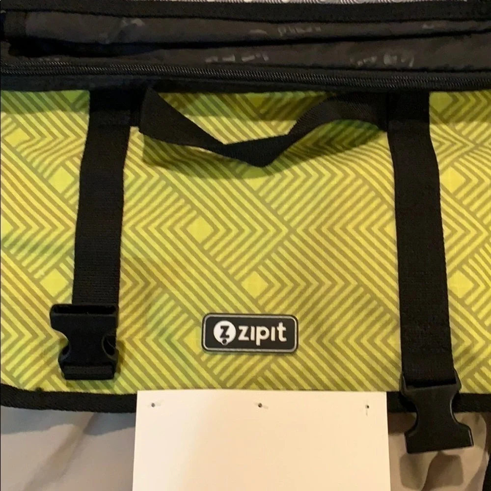 Zip it Reversible Messenger bag​​​​​​​​​​​​​​​​​​​​​